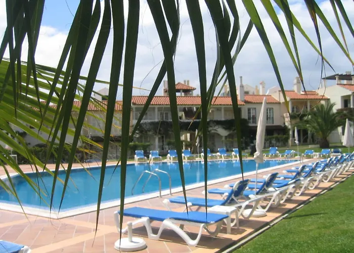 Old Village Картейра